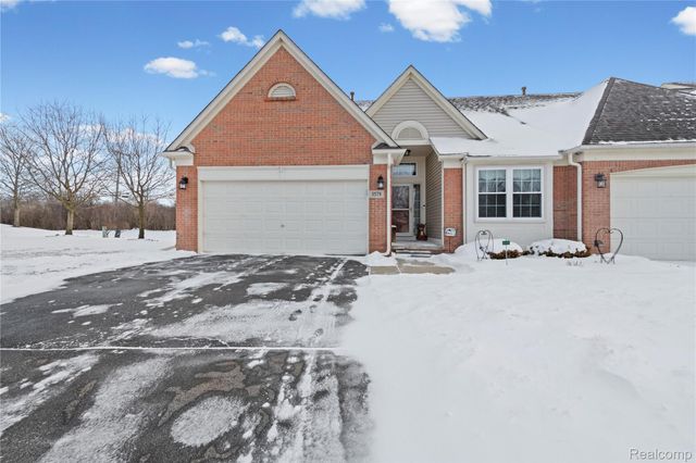 5579 Elmhurst Drive 167, Trenton, MI 48183