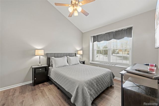 5579 Elmhurst Drive 167, Trenton, MI 48183