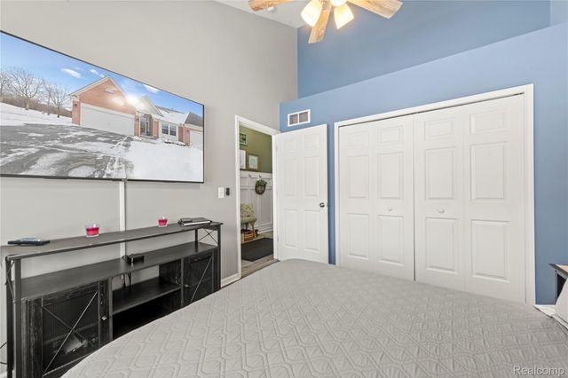 5579 Elmhurst Drive 167, Trenton, MI 48183