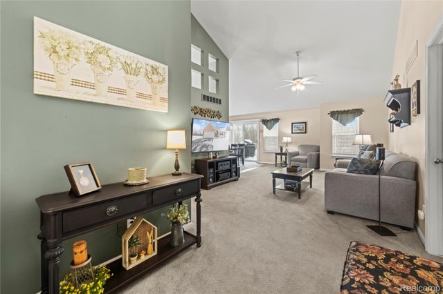 5579 Elmhurst Drive 167, Trenton, MI 48183