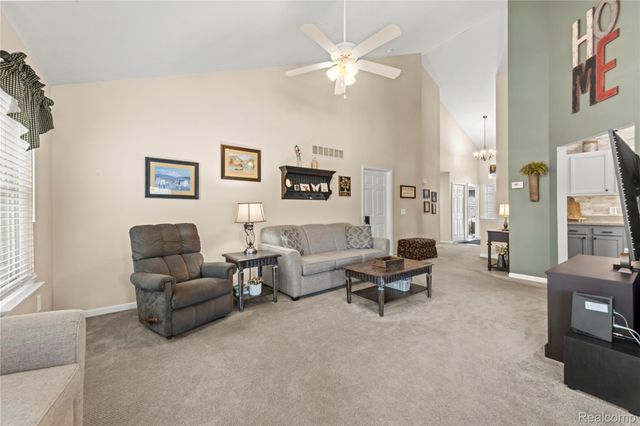 5579 Elmhurst Drive 167, Trenton, MI 48183