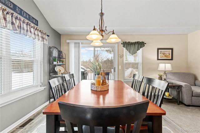 5579 Elmhurst Drive 167, Trenton, MI 48183