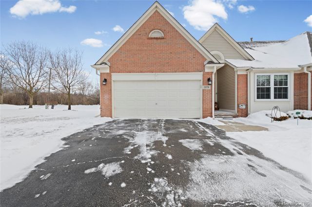 5579 Elmhurst Drive 167, Trenton, MI 48183