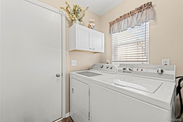 5579 Elmhurst Drive 167, Trenton, MI 48183