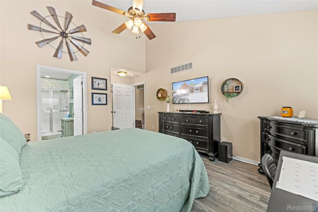 5579 Elmhurst Drive 167, Trenton, MI 48183