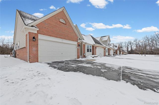 5579 Elmhurst Drive 167, Trenton, MI 48183