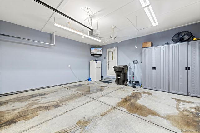 5579 Elmhurst Drive 167, Trenton, MI 48183