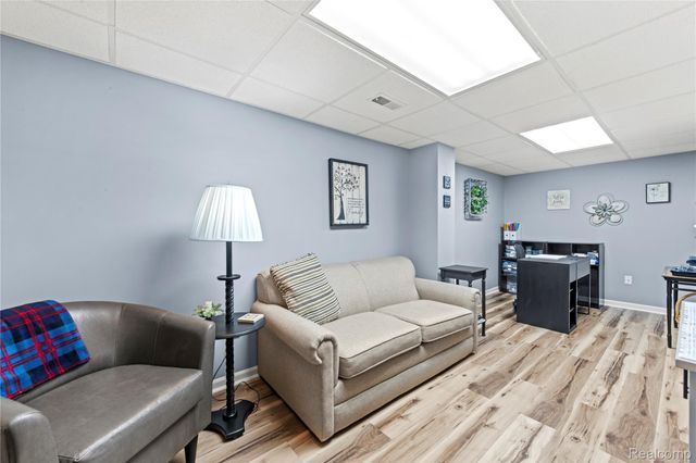 5579 Elmhurst Drive 167, Trenton, MI 48183