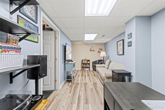 5579 Elmhurst Drive 167, Trenton, MI 48183