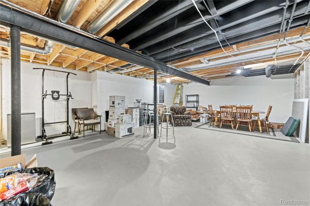 5579 Elmhurst Drive 167, Trenton, MI 48183