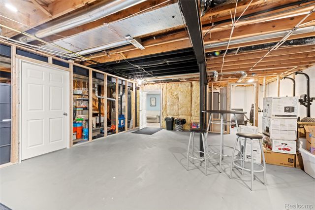 5579 Elmhurst Drive 167, Trenton, MI 48183