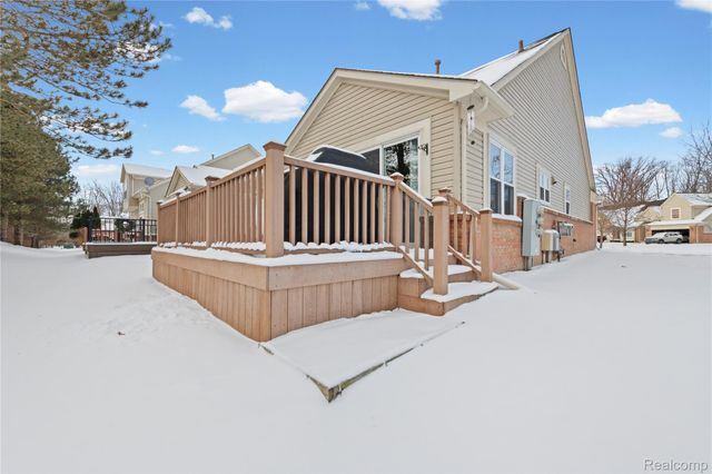 5579 Elmhurst Drive 167, Trenton, MI 48183