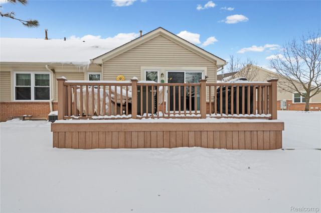 5579 Elmhurst Drive 167, Trenton, MI 48183