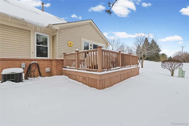 5579 Elmhurst Drive 167, Trenton, MI 48183