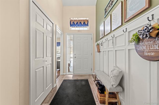 5579 Elmhurst Drive 167, Trenton, MI 48183