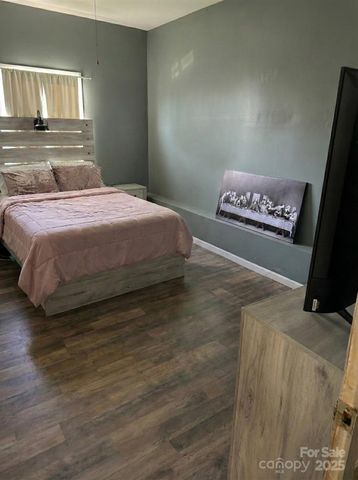 120 N Bear Creek Road, Asheville, NC 28806