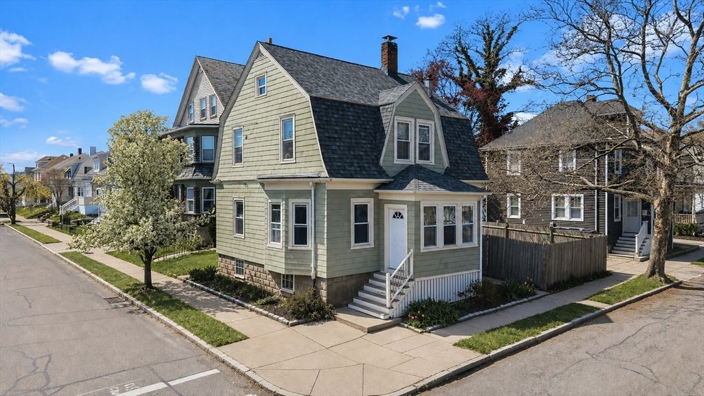 381 Park St, New Bedford, MA 02740