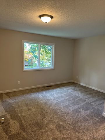 405 NE 43 Avenue, Des Moines, IA 50313