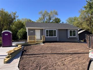 405 NE 43 Avenue, Des Moines, IA 50313