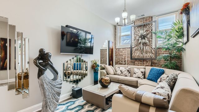 7400 S Stony Island Avenue 206, Chicago, IL 60649