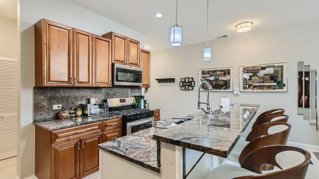 7400 S Stony Island Avenue 206, Chicago, IL 60649