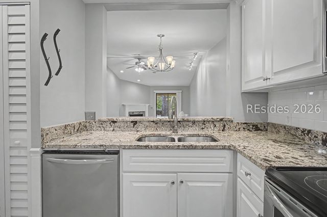 96 Mathews Dr Apt 157, Hilton Head Island, SC 29926