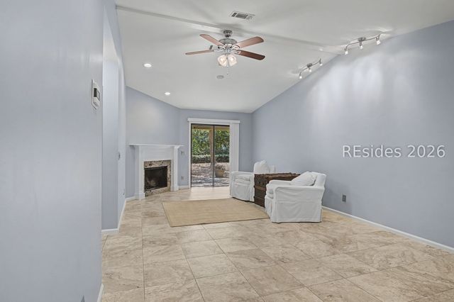 96 Mathews Dr Apt 157, Hilton Head Island, SC 29926