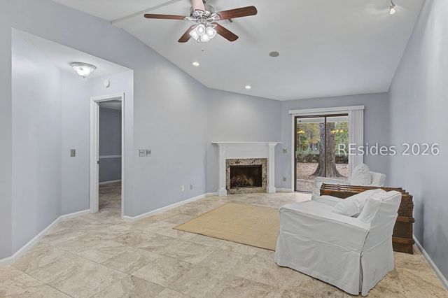 96 Mathews Dr Apt 157, Hilton Head Island, SC 29926