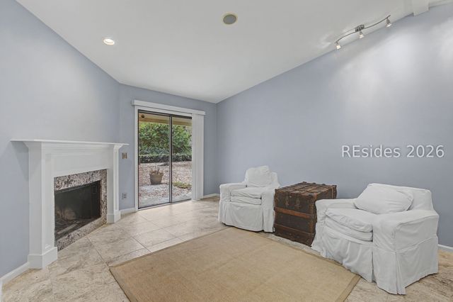 96 Mathews Dr Apt 157, Hilton Head Island, SC 29926