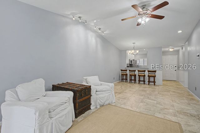 96 Mathews Dr Apt 157, Hilton Head Island, SC 29926