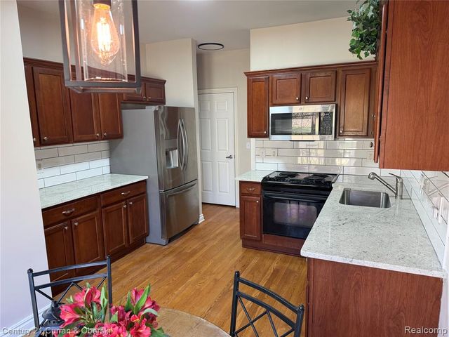 1632 Peninsula Court, Canton, MI 48187