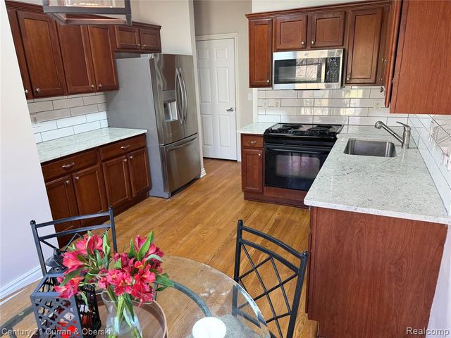 1632 Peninsula Court, Canton, MI 48187