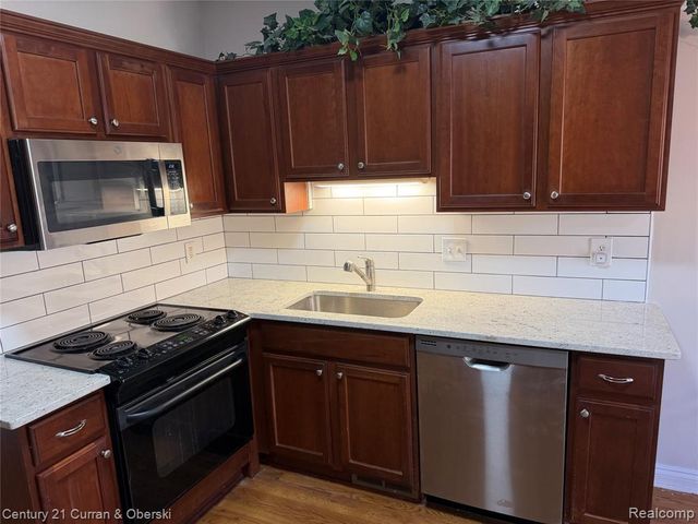 1632 Peninsula Court, Canton, MI 48187