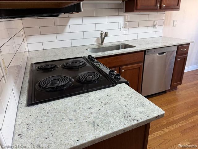 1632 Peninsula Court, Canton, MI 48187