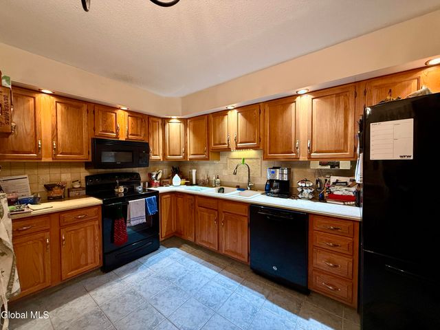 4 Gentry Lane, Queensbury, NY 12804