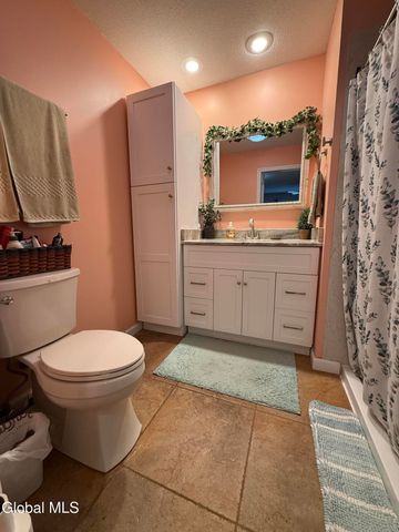 4 Gentry Lane, Queensbury, NY 12804