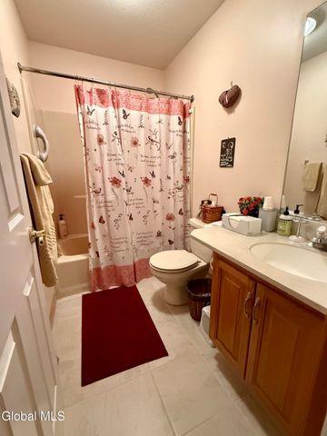 4 Gentry Lane, Queensbury, NY 12804