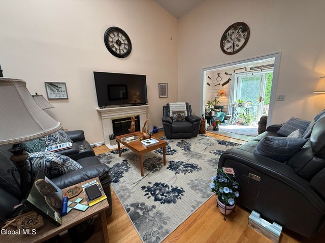 4 Gentry Lane, Queensbury, NY 12804