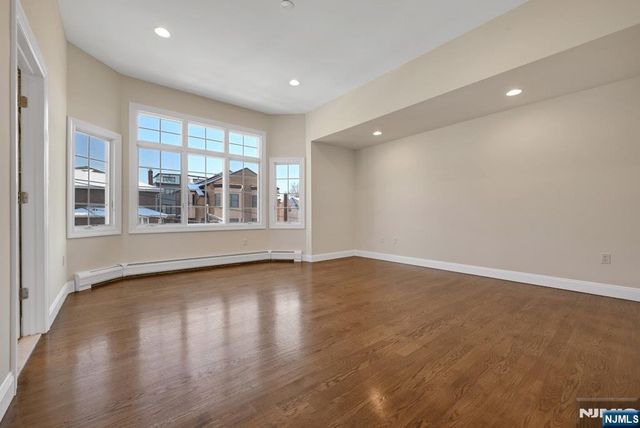 1545 12th Street, Fort Lee, NJ 07024