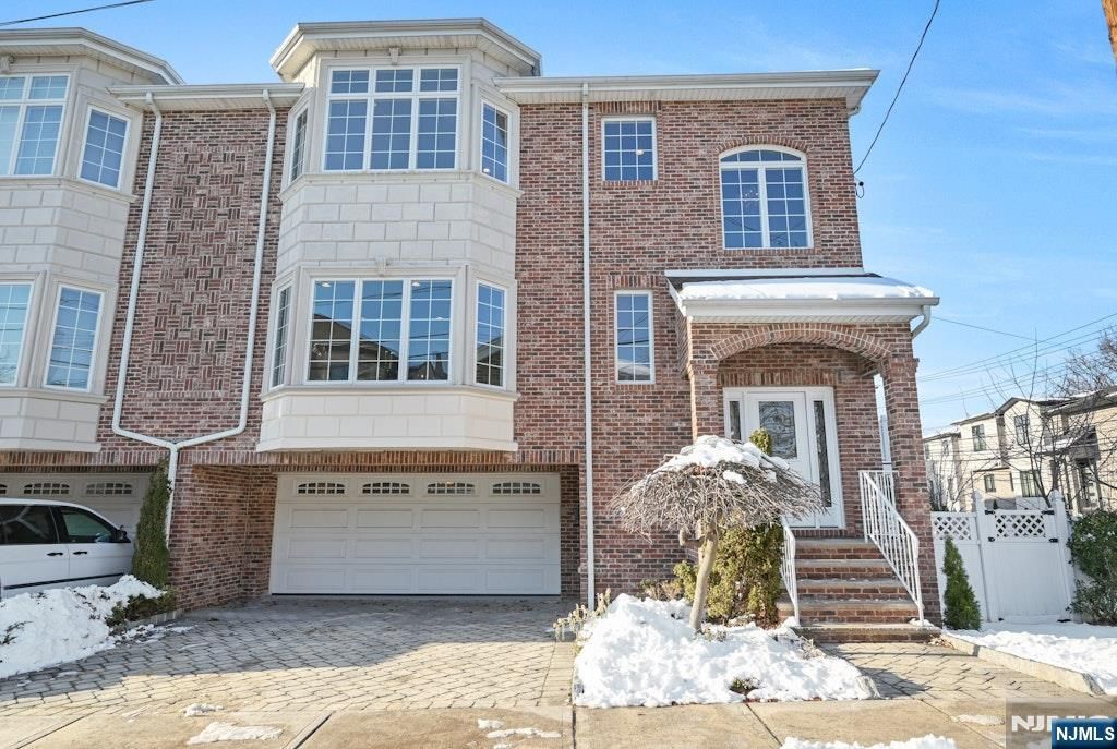 1545 12th Street, Fort Lee, NJ 07024