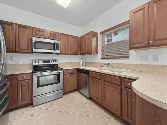 9267 SW 220th Ter, Cutler Bay, FL 33190