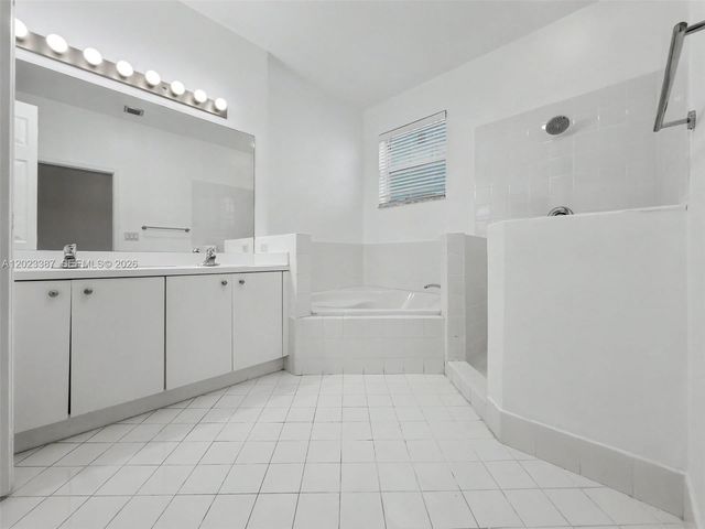 9267 SW 220th Ter, Cutler Bay, FL 33190