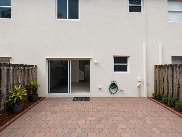 9267 SW 220th Ter, Cutler Bay, FL 33190