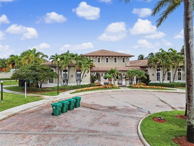 9267 SW 220th Ter, Cutler Bay, FL 33190