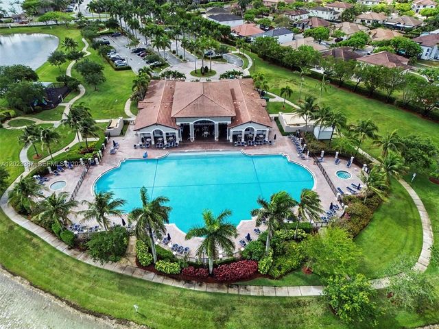 9267 SW 220th Ter, Cutler Bay, FL 33190