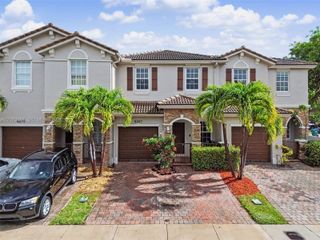9267 SW 220th Ter, Cutler Bay, FL 33190