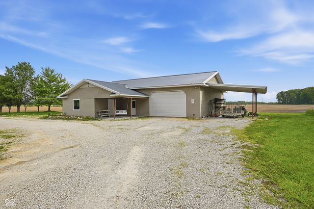 938 N County Road 275 E, New Castle, IN 47362