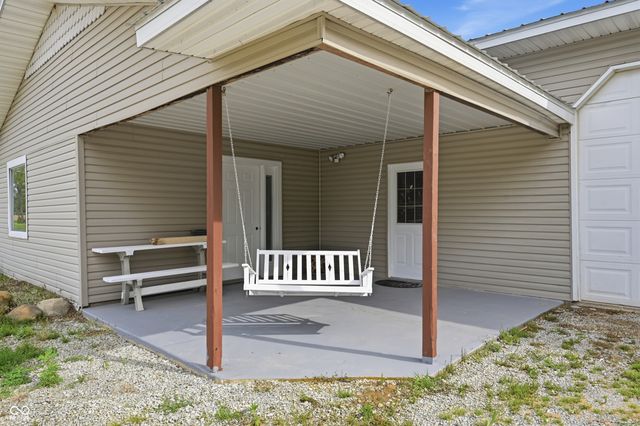 938 N County Road 275 E, New Castle, IN 47362