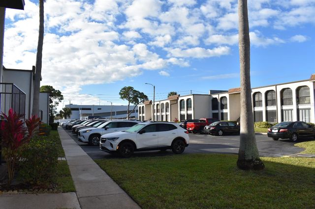 7701 STARKEY ROAD 313, Seminole, FL 33777