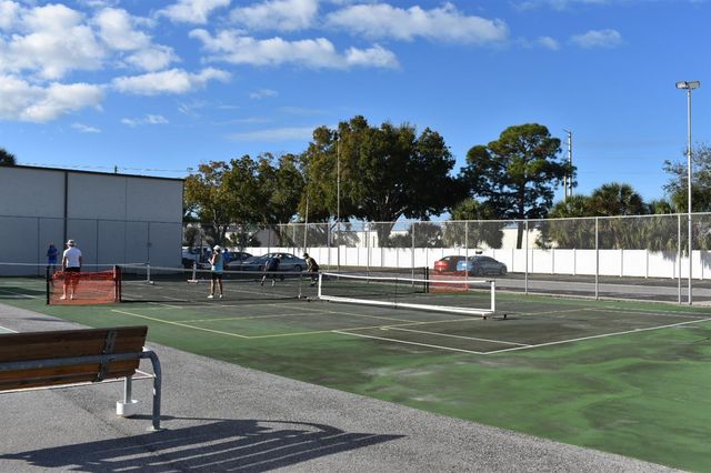 7701 STARKEY ROAD 313, Seminole, FL 33777